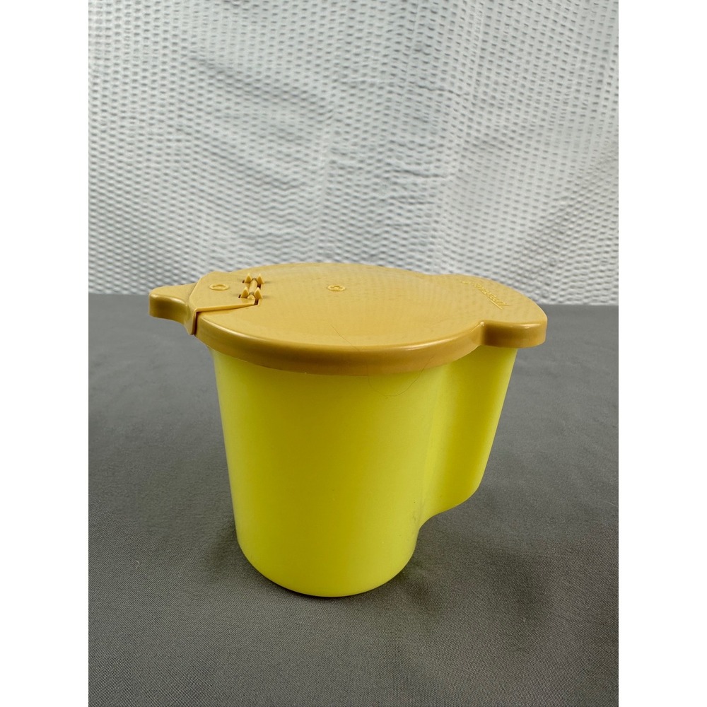 Tupperware creamer with‎ flip top,  yellow